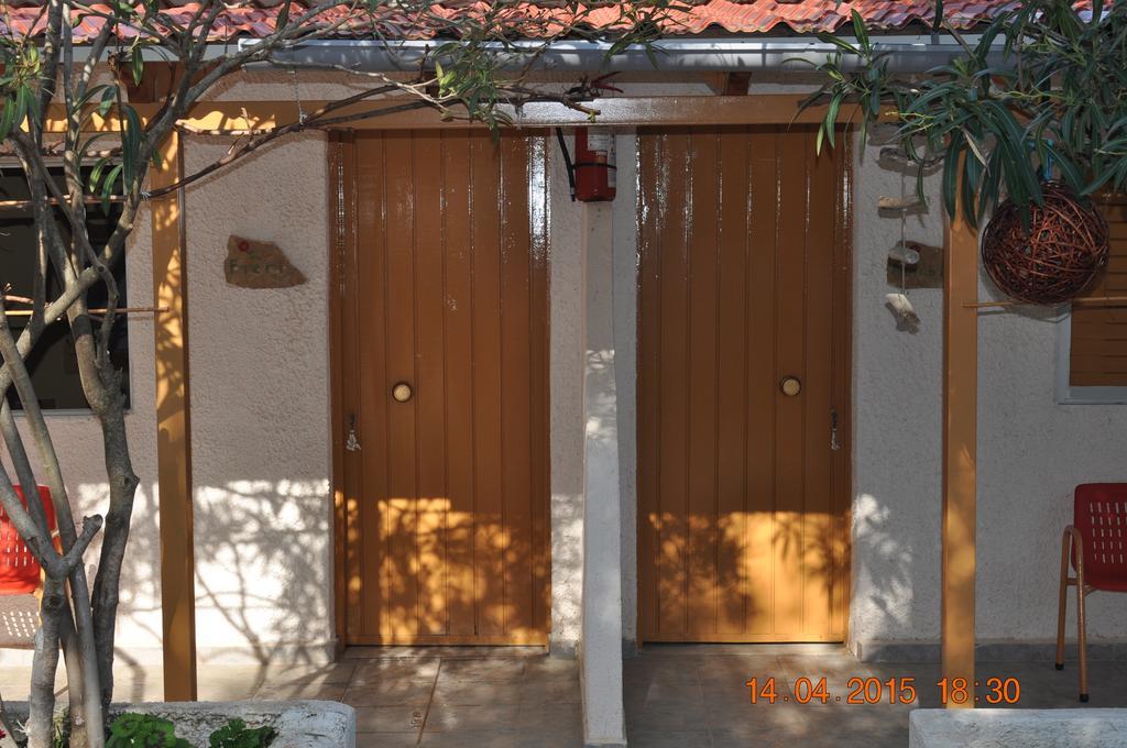 Rogakia Village est. 1983 Zóla Chambre photo